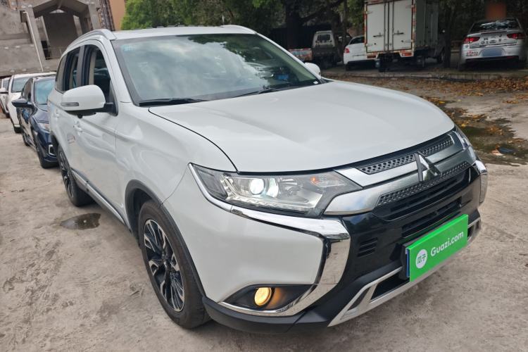 Used Mitsubishi Outlander 2019 2.0L Two-Wheel Drive Comfort Edition 5 Seats China VI Standard Front Right 45 Deg