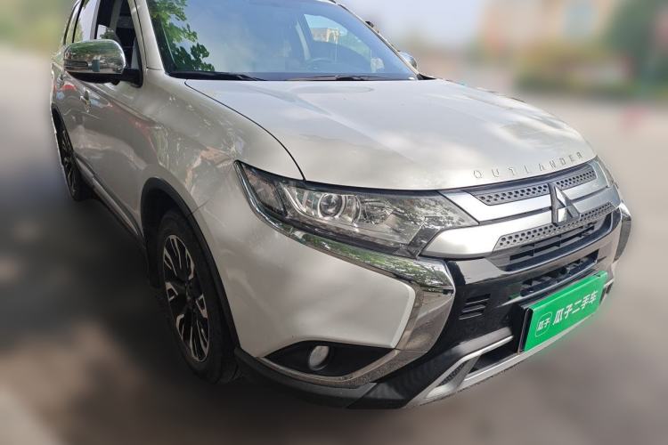 Used Mitsubishi Outlander 2019 2.0L Two-Wheel Drive Comfort Edition 5 Seats China VI Standard Front Right 45 Deg