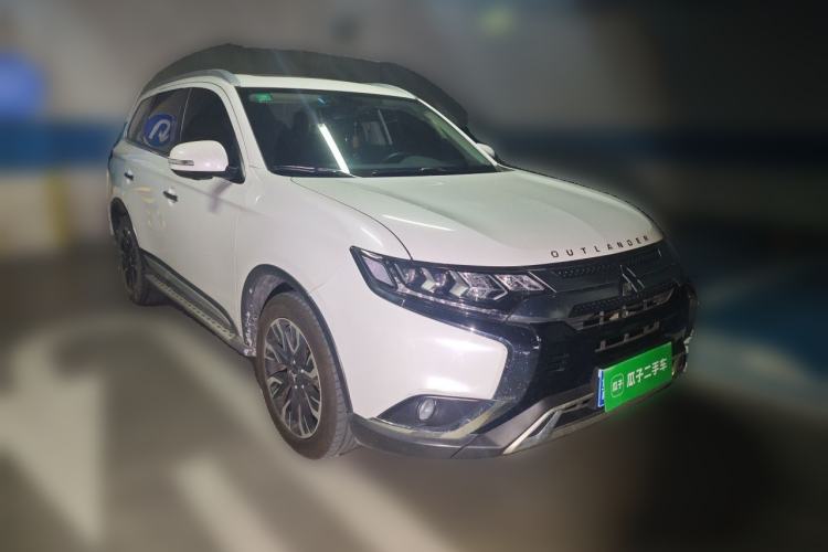 Used Mitsubishi Outlander 2019 2.4L 4x4 Zhi Xiang Edition 7 Seats China V Emission Standard Front Right 45 Deg