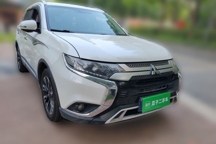 Used Mitsubishi Outlander 2019 2.4L 4x4 Zhi Xiang Edition 7 Seats China VI Standard Front Right 45 Deg