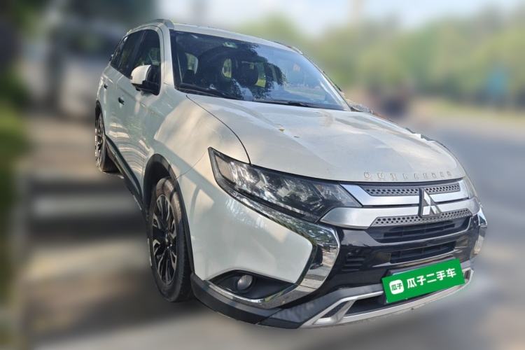 Used Mitsubishi Outlander 2019 2.4L 4x4 Zhi Xiang Edition 7 Seats China VI Standard Front Right 45 Deg