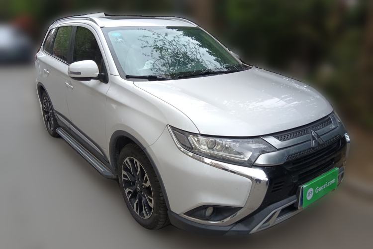 Used Mitsubishi Outlander 2019 2.0L Two-Wheel Drive Comfort Edition 5 Seats China V Standard Front Right 45 Deg