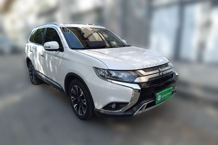 Used Mitsubishi Outlander 2019 2.4L 4x4 Zhi Xiang Edition 5 Seats China V Emission Standard Front Right 45 Deg