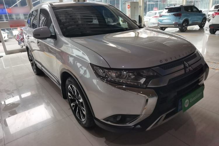Used Mitsubishi Outlander 2019 2.0L Two-Wheel Drive Comfort Edition 7-Seater China VI Standard Front Right 45 Deg