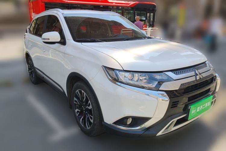 Used Mitsubishi Outlander 2019 2.0L Two-Wheel Drive Comfort Edition 5 Seats China VI Standard Front Right 45 Deg