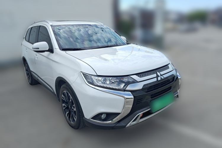 Used Mitsubishi Outlander 2019 2.0L Two-Wheel Drive Comfort Edition 7-Seater China VI Standard Front Right 45 Deg