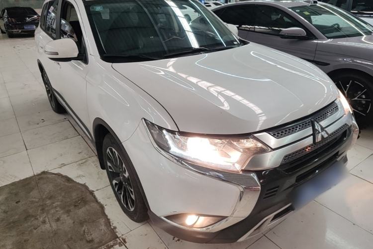 Used Mitsubishi Outlander 2019 2.0L Two-Wheel Drive Comfort Edition 5 Seats China VI Standard Front Right 45 Deg