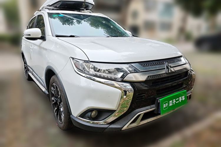 Used Mitsubishi Outlander 2019 2.0L Two-Wheel Drive Comfort Edition 5 Seats China VI Standard Front Right 45 Deg