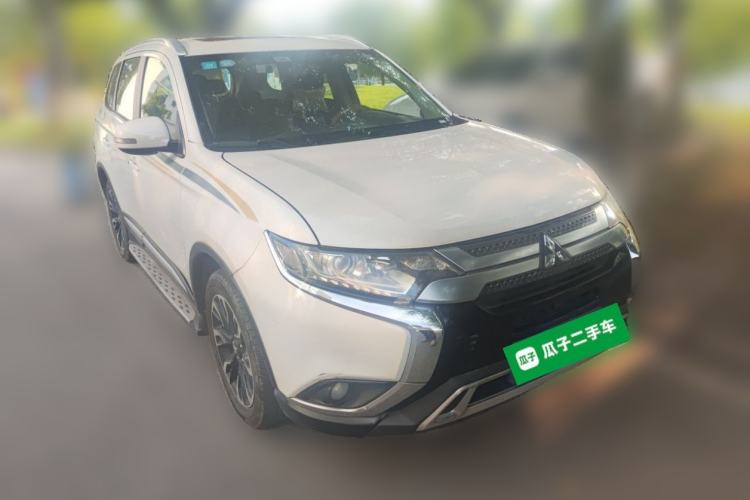 Used Mitsubishi Outlander 2019 2.0L Two-Wheel Drive Comfort Edition 5 Seats China VI Standard Front Right 45 Deg