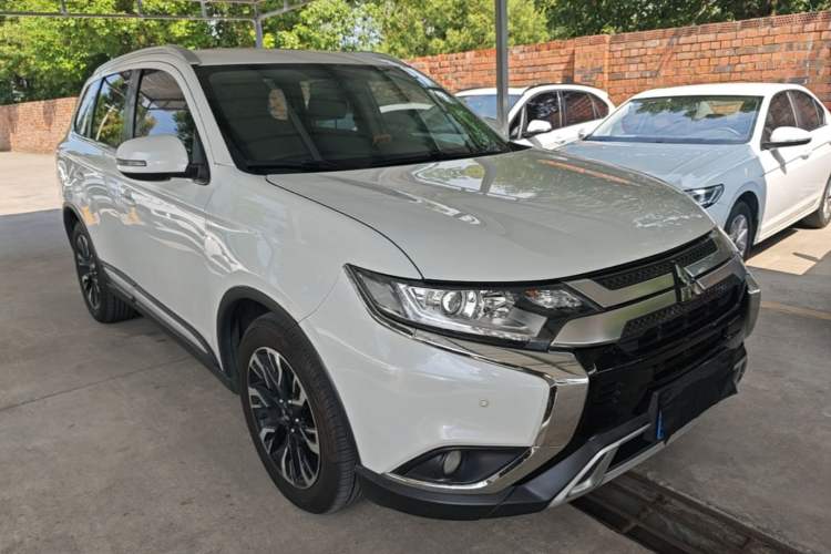 Used Mitsubishi Outlander 2019 2.0L Two-Wheel Drive Comfort Edition 5 Seats China V Standard Front Right 45 Deg