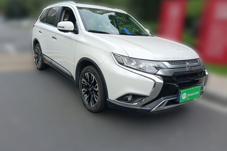 Used Mitsubishi Outlander 2019 2.4L 4x4 Zhi Xiang Edition 7 Seats China VI Standard Front Right 45 Deg
