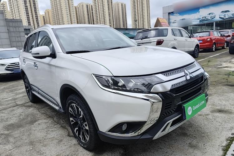 Used Mitsubishi Outlander 2019 2.4L 4x4 Zhi Xiang Edition 7 Seats China VI Standard Front Right 45 Deg