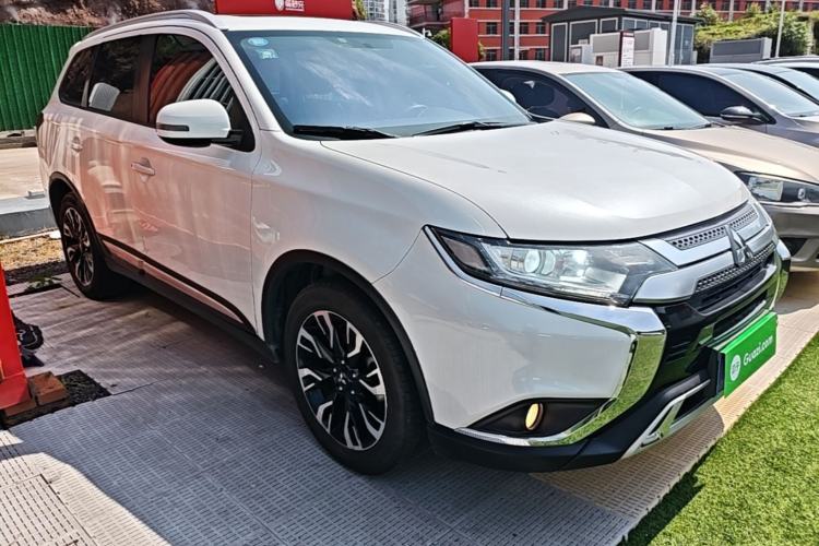 Used Mitsubishi Outlander 2019 2.0L Two-Wheel Drive Comfort Edition 5 Seats China V Standard Front Right 45 Deg
