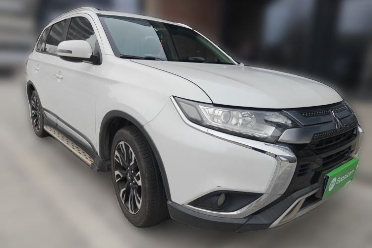 Used Mitsubishi Outlander 2019 2.0L Two-Wheel Drive Comfort Edition 5 Seats China V Standard Front Right 45 Deg