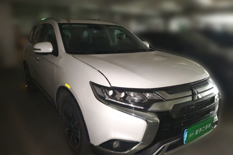 Used Mitsubishi Outlander 2019 2.4L 4x4 Zhi Xiang Edition 5 Seats China VI Standard Front Right 45 Deg