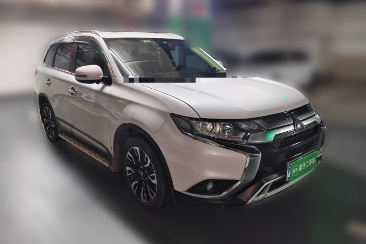 Used Mitsubishi Outlander 2019 2.0L Two-Wheel Drive Comfort Edition 7-Seater China VI Standard Front Right 45 Deg