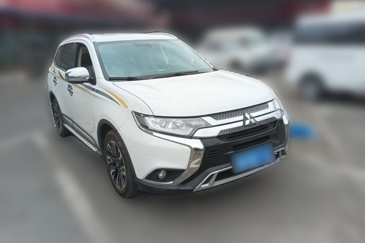 Used Mitsubishi Outlander 2019 2.0L Two-Wheel Drive Comfort Edition 5 Seats China V Standard Front Right 45 Deg