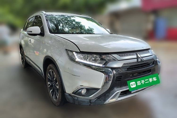 Used Mitsubishi Outlander 2019 2.0L Two-Wheel Drive Comfort Edition 5 Seats China VI Standard Front Right 45 Deg