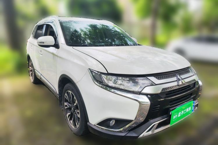 Used Mitsubishi Outlander 2019 2.0L Two-Wheel Drive Comfort Edition 7 Seats China V Emission Standard Front Right 45 Deg