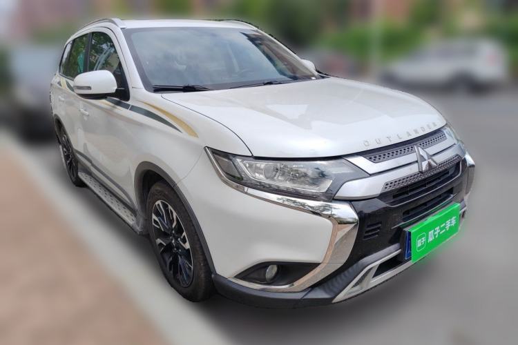 Used Mitsubishi Outlander 2019 2.0L Two-Wheel Drive Comfort Edition 5 Seats China VI Standard Front Right 45 Deg