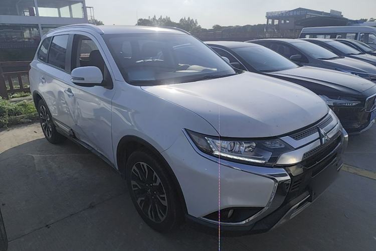 Used Mitsubishi Outlander 2019 2.0L Two-Wheel Drive Comfort Edition 5 Seats China VI Standard Front Right 45 Deg