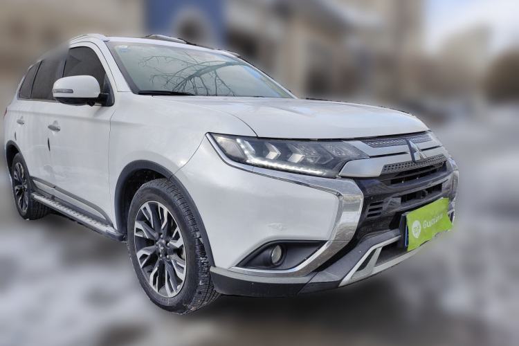 Used Mitsubishi Outlander 2019 2.4L 4x4 Zhi Xiang Edition 5 Seats China VI Standard Front Right 45 Deg