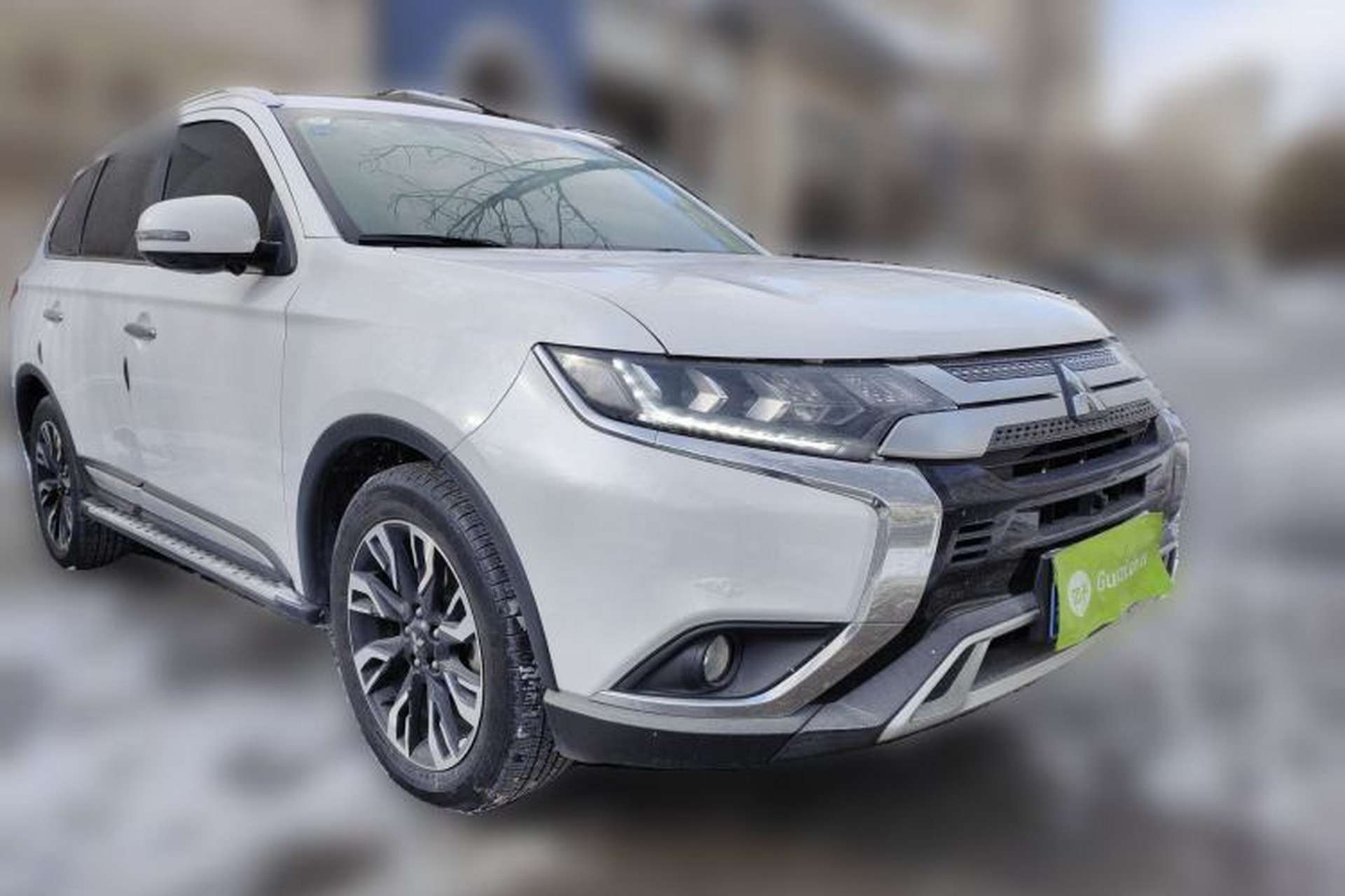 Used Mitsubishi Outlander 2019 2.4L 4x4 Zhi Xiang Edition 5 Seats China VI Standard Front Right 45 Deg