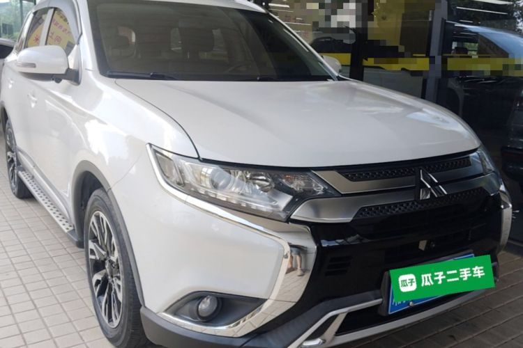 Used Mitsubishi Outlander 2019 2.0L Two-Wheel Drive Comfort Edition 5 Seats China VI Standard Front Right 45 Deg