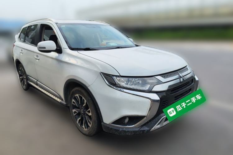 Used Mitsubishi Outlander 2019 2.0L Two-Wheel Drive Comfort Edition 5 Seats China VI Standard Front Right 45 Deg