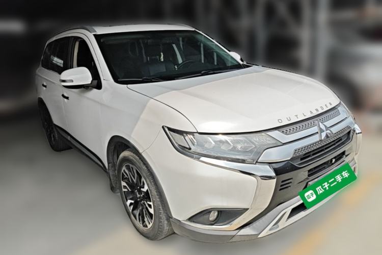Used Mitsubishi Outlander 2019 2.4L 4x4 Zhi Xiang Edition 5 Seats China VI Standard Front Right 45 Deg