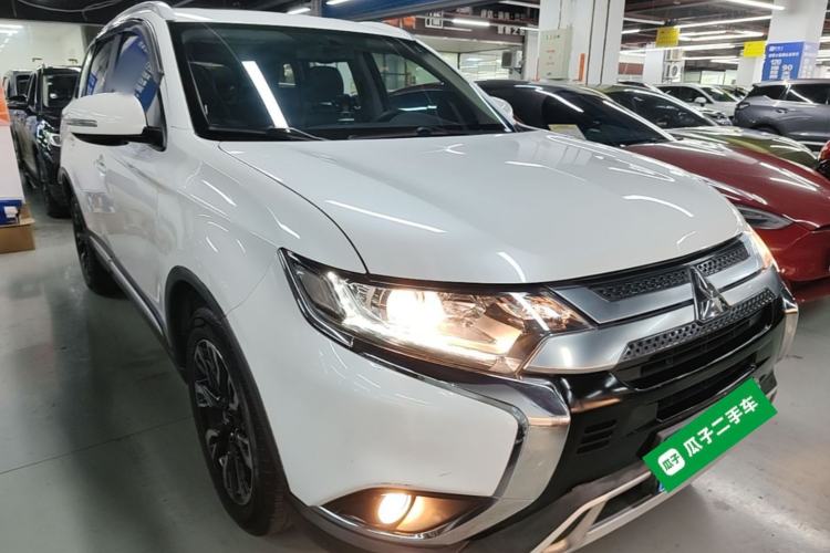Used Mitsubishi Outlander 2019 2.0L Two-Wheel Drive Comfort Edition 5 Seats China VI Standard Front Right 45 Deg