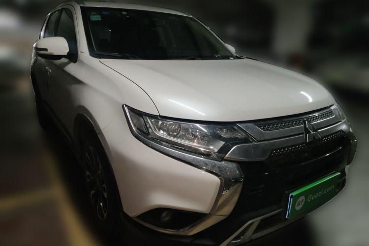 Used Mitsubishi Outlander 2019 2.0L Two-Wheel Drive Comfort Edition 5 Seats China VI Standard Front Right 45 Deg