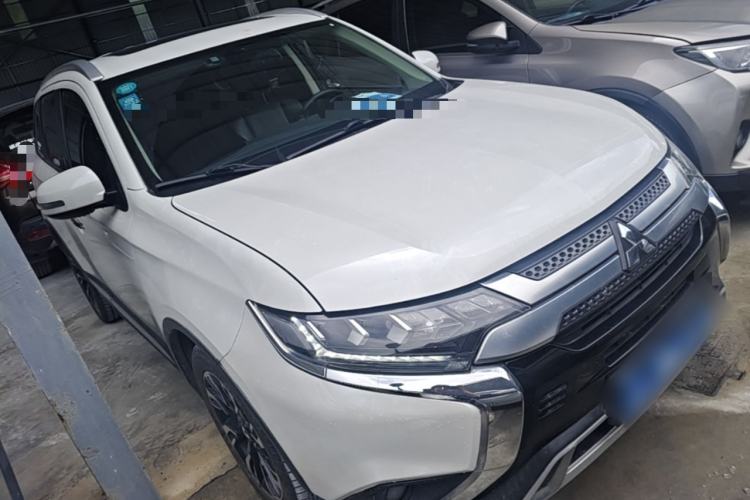 Used Mitsubishi Outlander 2019 2.4L 4x4 Zhi Xiang Edition 5 Seats China V Emission Standard Front Right 45 Deg