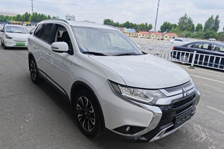Used Mitsubishi Outlander 2019 2.0L Two-Wheel Drive Comfort Edition 5 Seats China V Standard Front Right 45 Deg