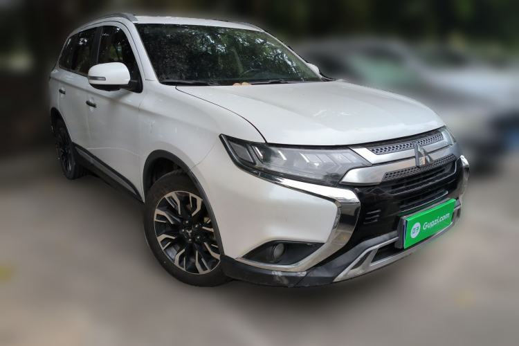 Used Mitsubishi Outlander 2019 2.4L 4x4 Zhi Xiang Edition 7 Seats China VI Standard Front Right 45 Deg