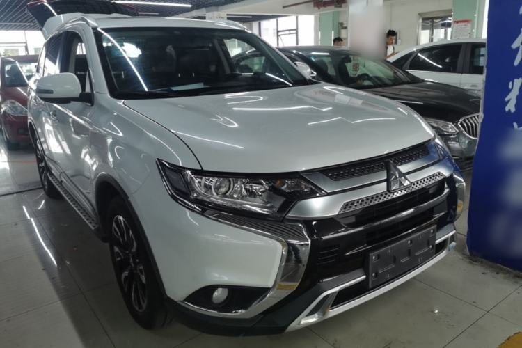 Used Mitsubishi Outlander 2019 2.0L Two-Wheel Drive Comfort Edition 5 Seats China V Standard Front Right 45 Deg