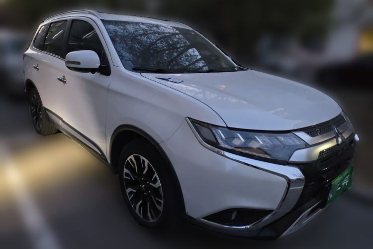 Used Mitsubishi Outlander 2019 2.4L 4x4 Zhi Xiang Edition 5 Seats China VI Standard Front Right 45 Deg