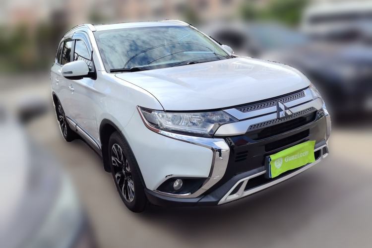 Used Mitsubishi Outlander 2019 2.0L Two-Wheel Drive Comfort Edition 5 Seats China VI Standard Front Right 45 Deg