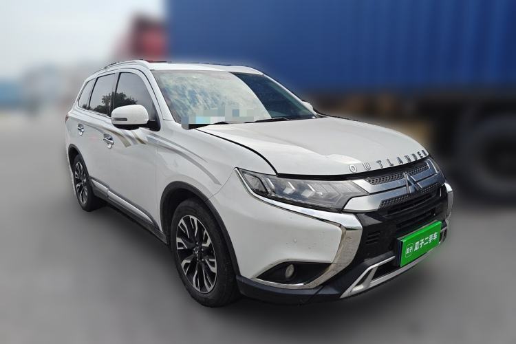 Used Mitsubishi Outlander 2019 2.4L 4x4 Zhi Xiang Edition 7 Seats China VI Standard Front Right 45 Deg