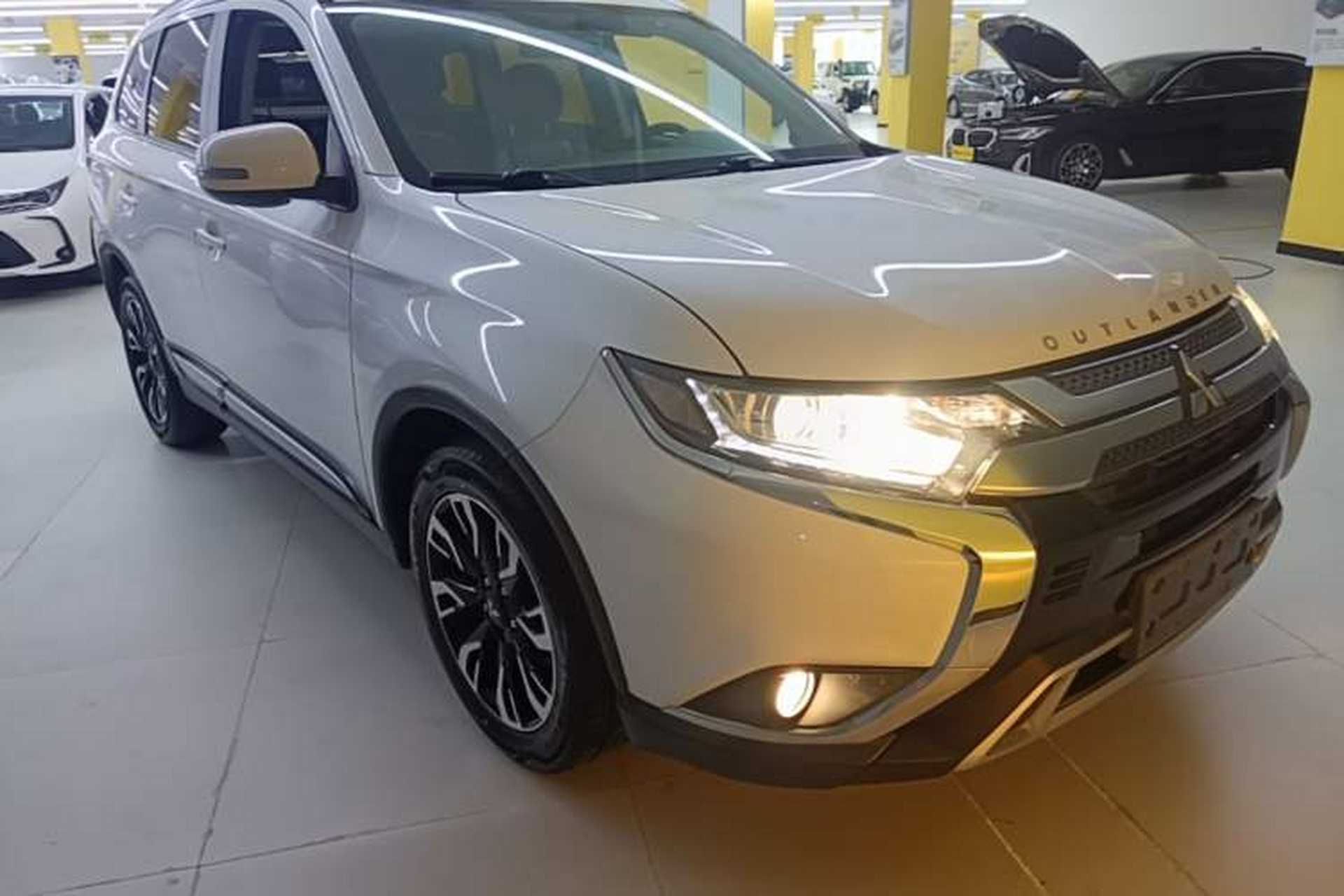 Used Mitsubishi Outlander 2019 2.0L Two-Wheel Drive Comfort Edition 5 Seats China VI Standard Front Right 45 Deg