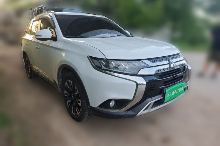 Used Mitsubishi Outlander 2019 2.4L 4x4 Zhi Xiang Edition 7 Seats China VI Standard Front Right 45 Deg