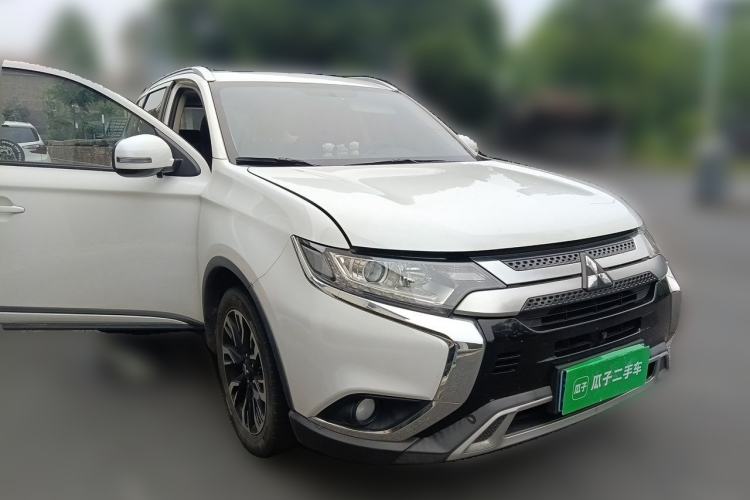 Used Mitsubishi Outlander 2019 2.0L Two-Wheel Drive Comfort Edition 5 Seats China V Standard Front Right 45 Deg