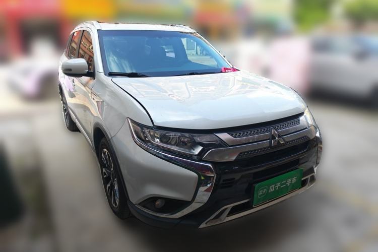Used Mitsubishi Outlander 2019 2.0L Two-Wheel Drive Comfort Edition 5 Seats China VI Standard Front Right 45 Deg