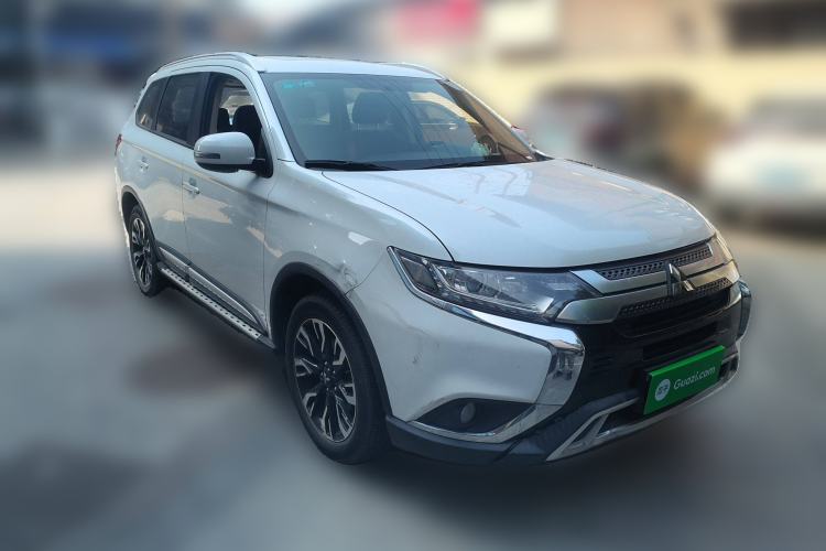Used Mitsubishi Outlander 2019 2.0L Two-Wheel Drive Comfort Edition 5 Seats China VI Standard Front Right 45 Deg