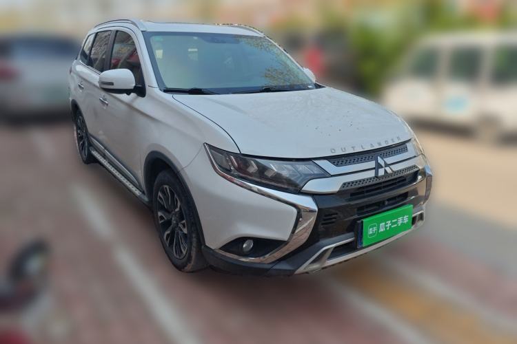 Used Mitsubishi Outlander 2019 2.4L 4x4 Zhi Xiang Edition 5 Seats China VI Standard Front Right 45 Deg
