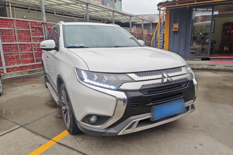 Used Mitsubishi Outlander 2019 2.4L 4x4 Zhi Xiang Edition 7 Seats China VI Standard Front Right 45 Deg
