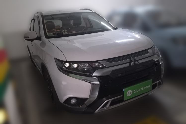 Used Mitsubishi Outlander 2019 2.4L 4x4 Zhi Xiang Edition 5 Seats China VI Standard Front Right 45 Deg