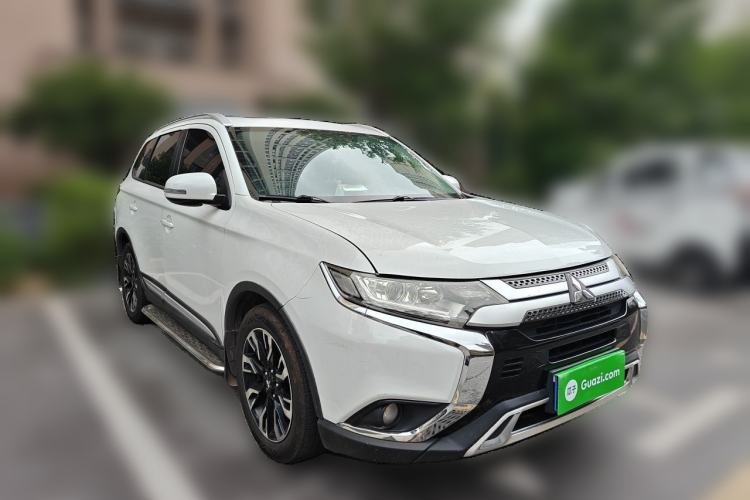 Used Mitsubishi Outlander 2019 2.0L Two-Wheel Drive Comfort Edition 5 Seats China V Standard Front Right 45 Deg