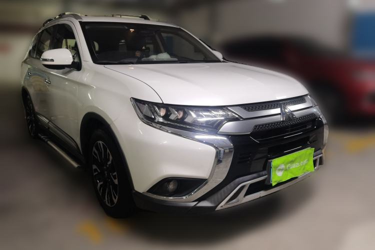 Used Mitsubishi Outlander 2019 2.4L 4x4 Zhi Xiang Edition 5 Seats China V Emission Standard Front Right 45 Deg