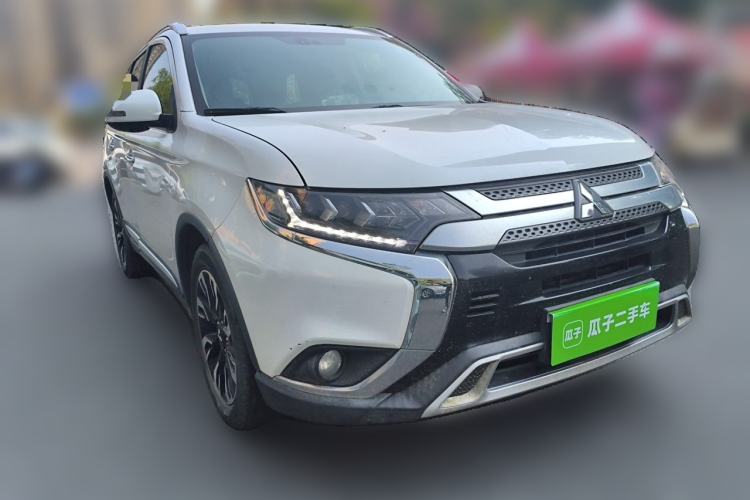 Used Mitsubishi Outlander 2019 2.4L 4x4 Zhi Xiang Edition 7 Seats China VI Standard Front Right 45 Deg